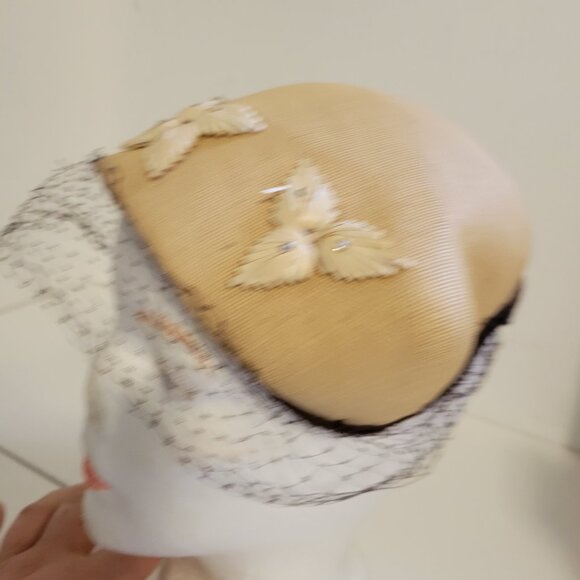 Vintage Ladies 40's half Bonnet with Netting and Raffia Detailing - Picture 6 of 7